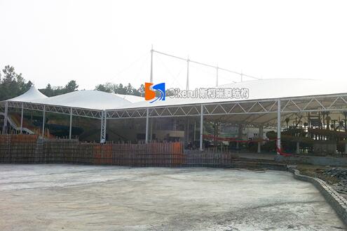 商(shang)業(ye)街膜結構更(geng)適宜(yi)選用哪些(xie)材(cai)質的薄膜(mo)