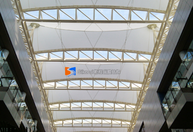 在(zai)選(xuan)擇(ze)膜(mo)結構廠傢時(shi)應該註(zhu)意什麼?