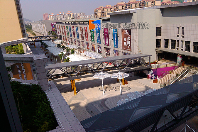 選擇(ze)張(zhang)拉膜公(gong)司(si)的註意事(shi)項有(you)哪些(xie)