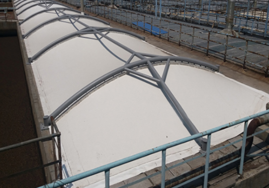 張拉(la)膜(mo)廠(chang)傢安裝張拉膜(mo)結(jie)構(gou)建(jian)築(zhu)物(wu)的(de)註意事(shi)項(xiang)