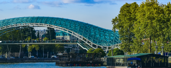 張(zhang)拉(la)膜(mo)結(jie)構(gou)具(ju)有(you)哪(na)些(xie)獨特(te)的優(you)點(dian)？