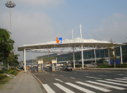 如何選擇可(ke)靠的(de)張(zhang)拉膜生産(chan)廠(chang)傢(jia)