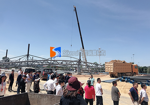 雲(yun)南麯(qu)靖(jing)交(jiao)易市(shi)場(chang)膜(mo)結構(gou)施(shi)工進行(xing)中(zhong)